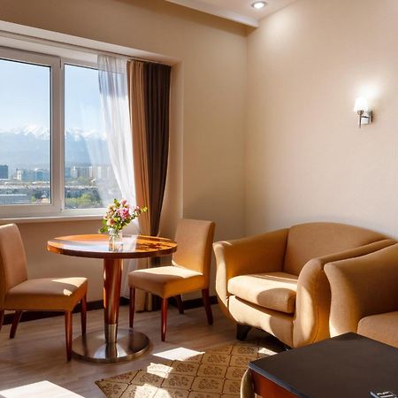 Regardal Hotel Alma-Ata Buitenkant foto