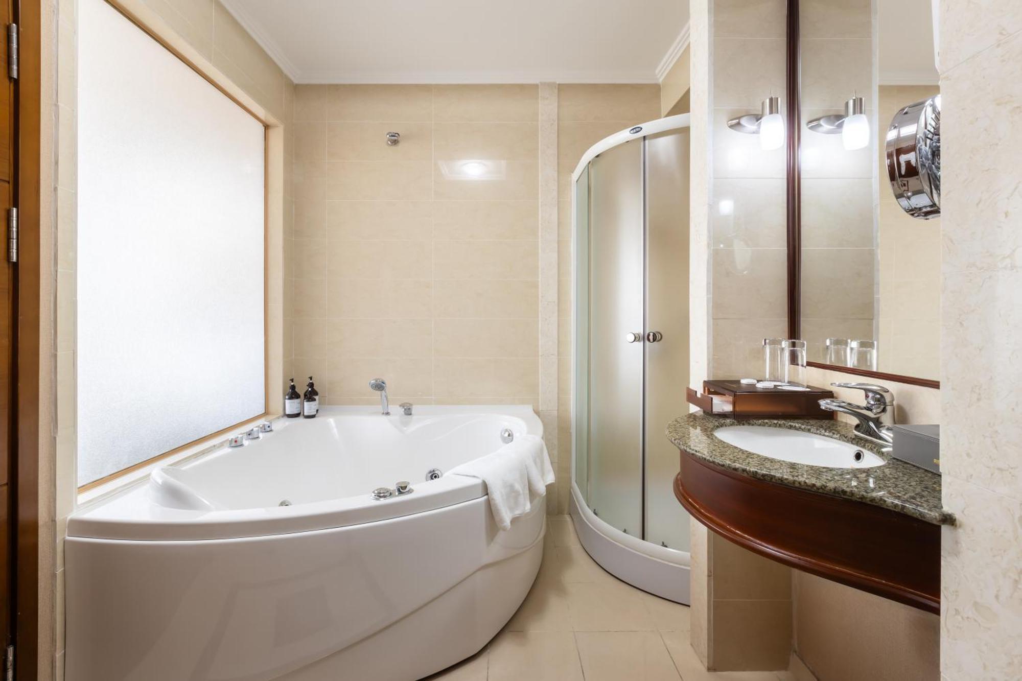 Regardal Hotel Alma-Ata Buitenkant foto