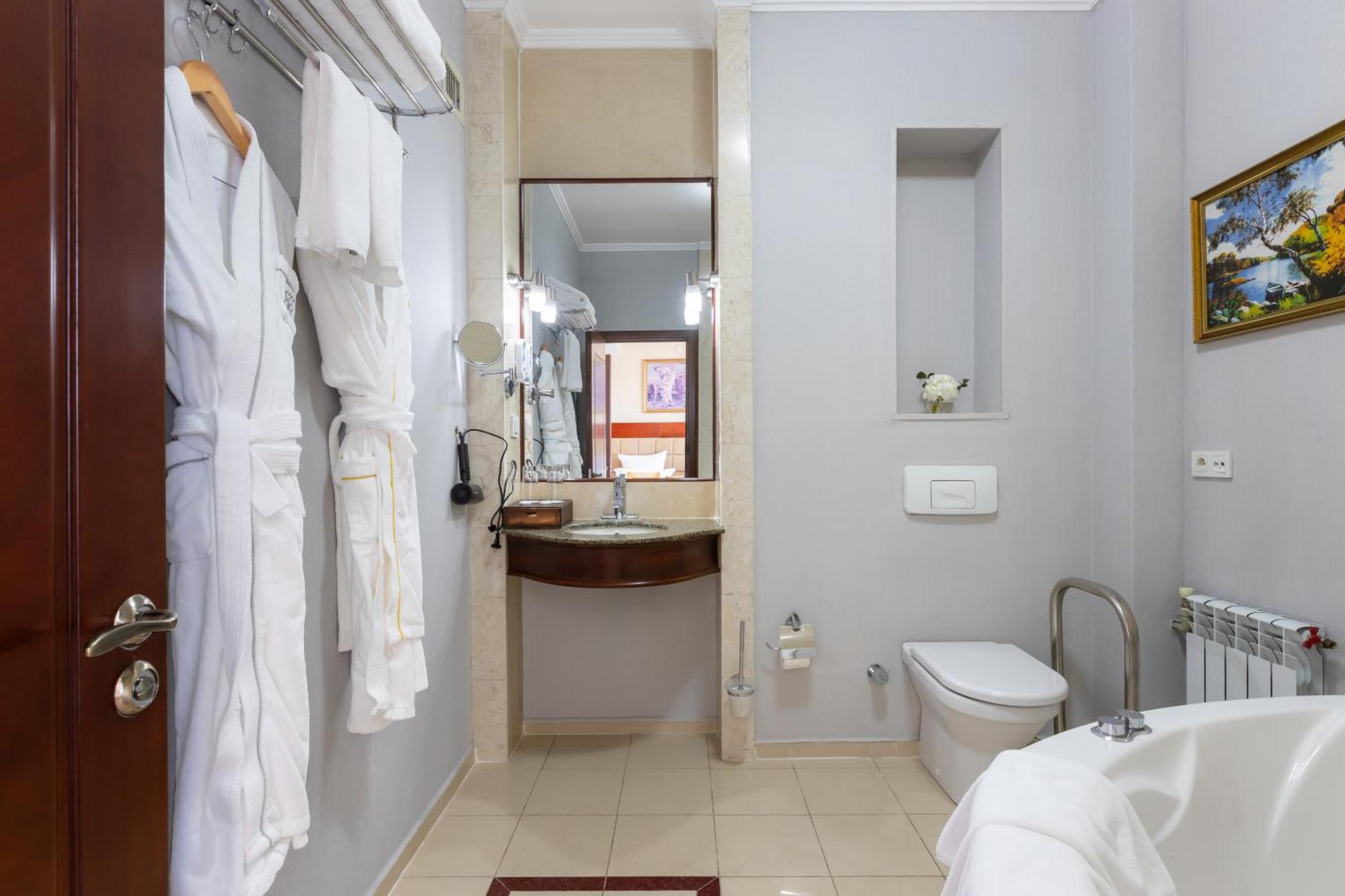 Regardal Hotel Alma-Ata Buitenkant foto