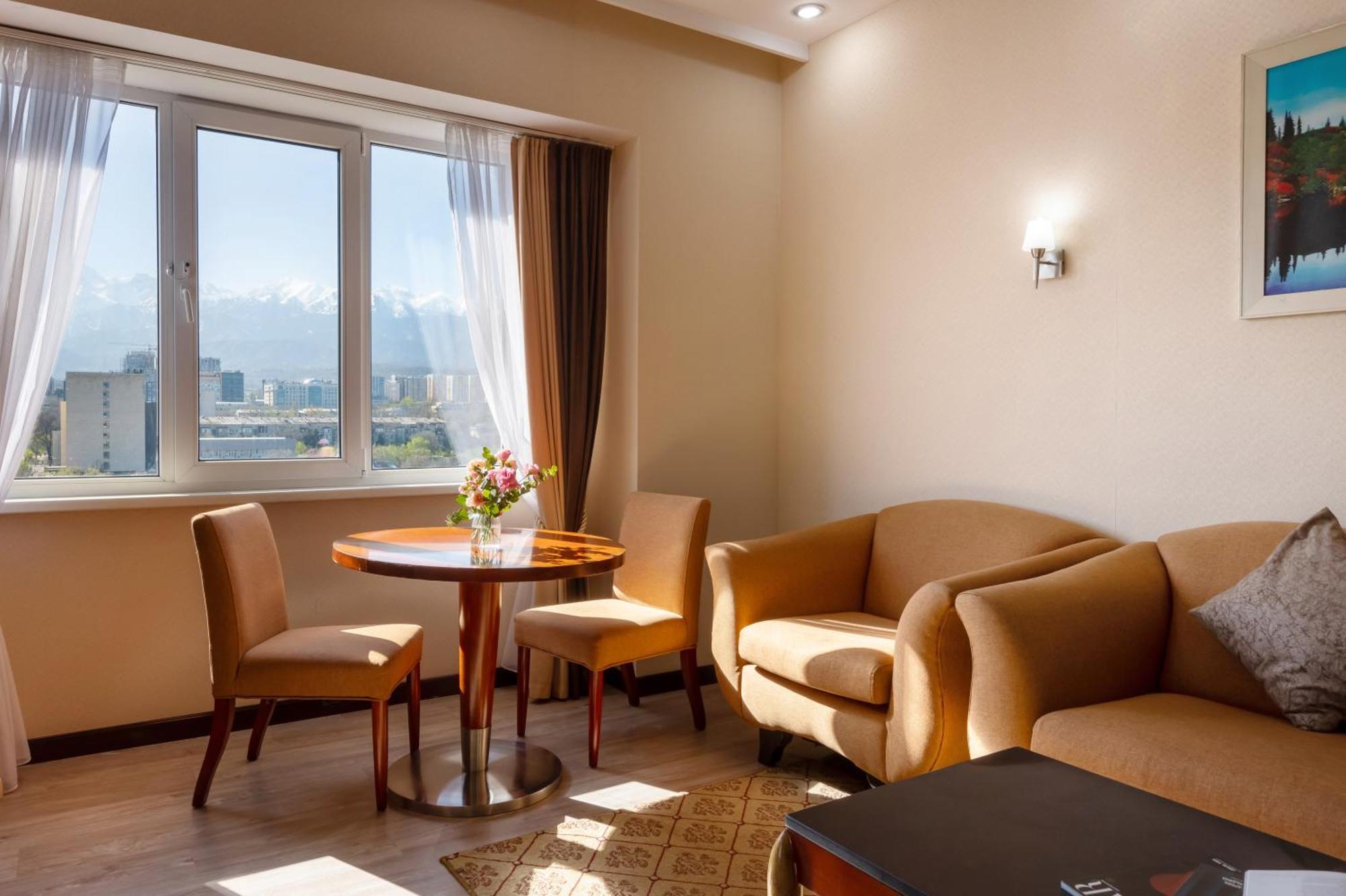 Regardal Hotel Alma-Ata Buitenkant foto