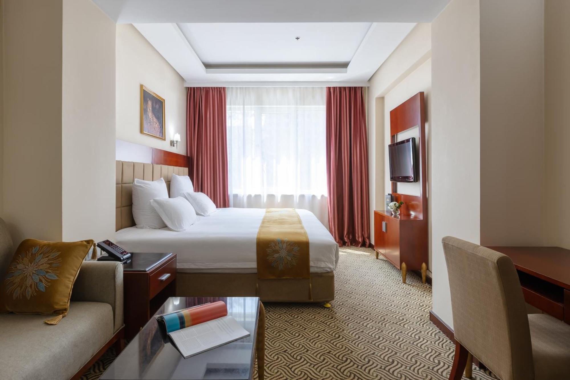Regardal Hotel Alma-Ata Buitenkant foto