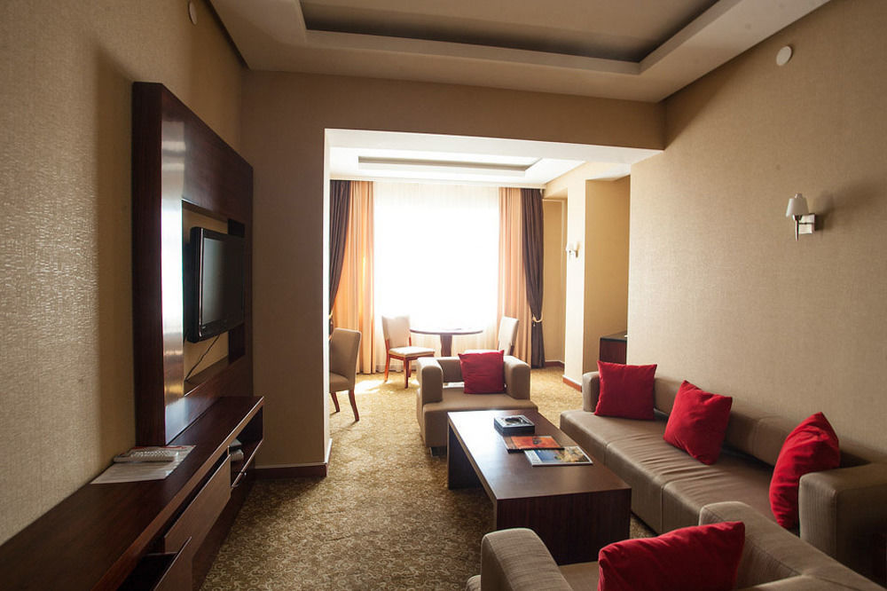 Regardal Hotel Alma-Ata Buitenkant foto