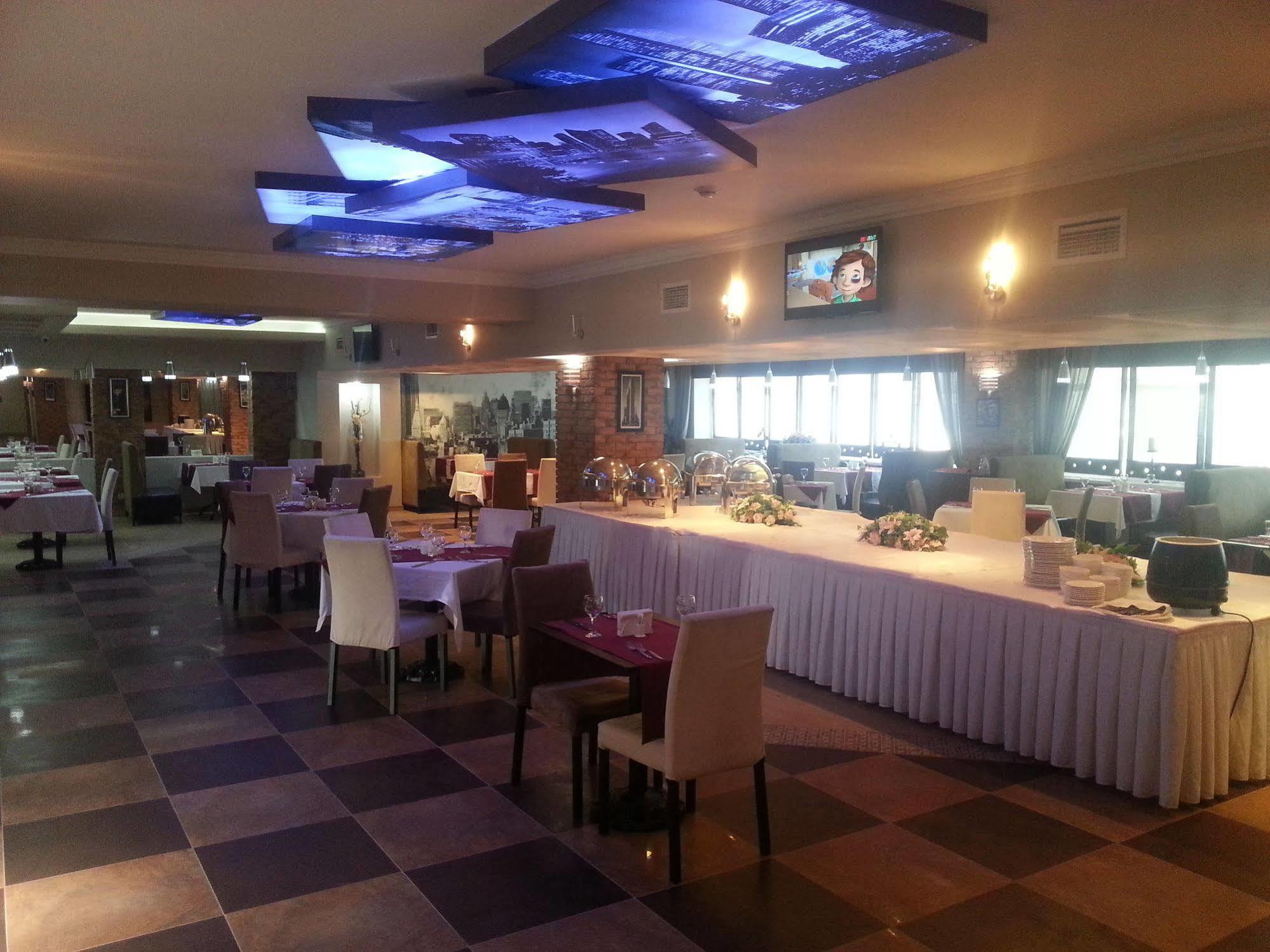 Regardal Hotel Alma-Ata Buitenkant foto