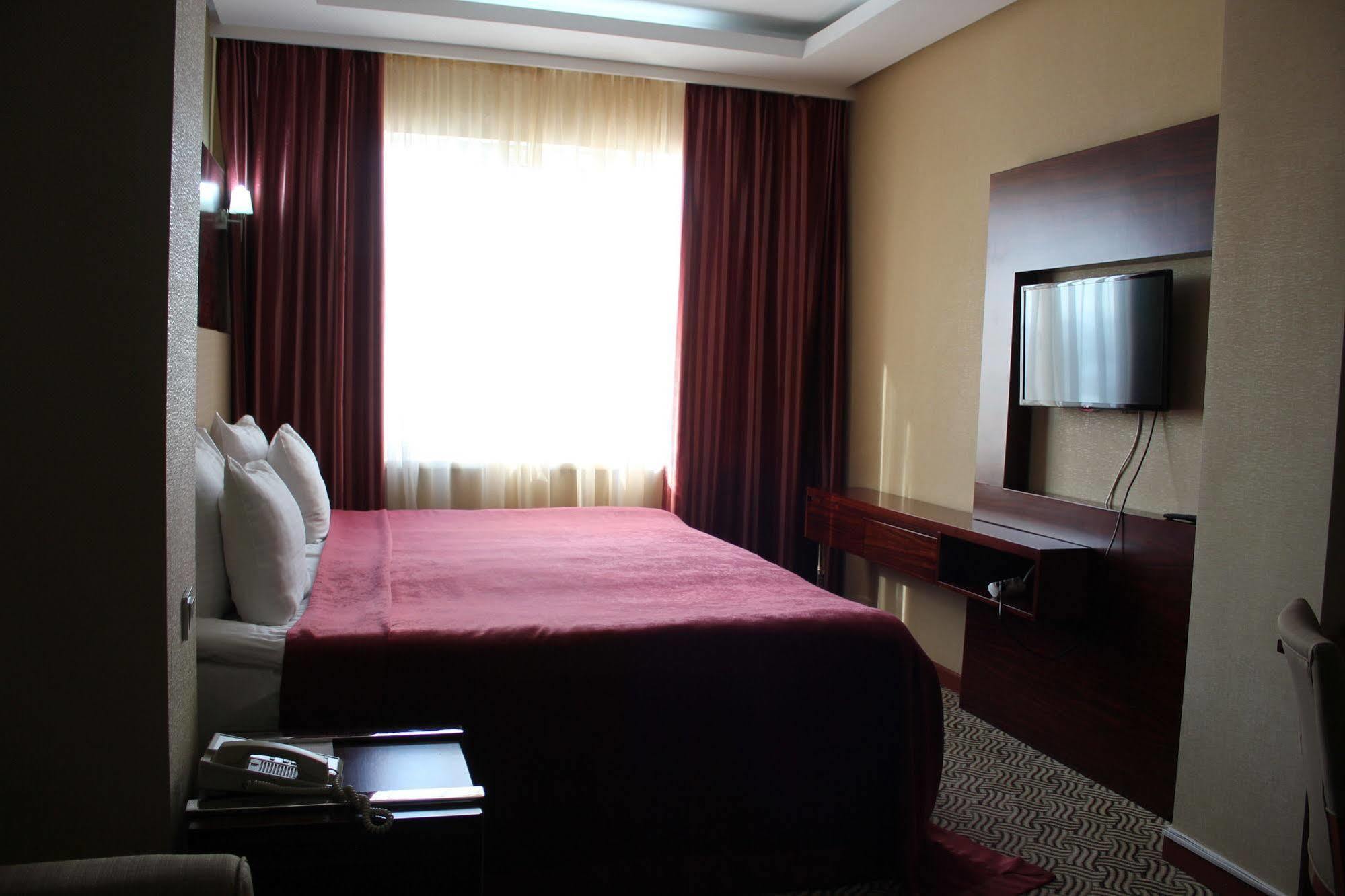 Regardal Hotel Alma-Ata Buitenkant foto