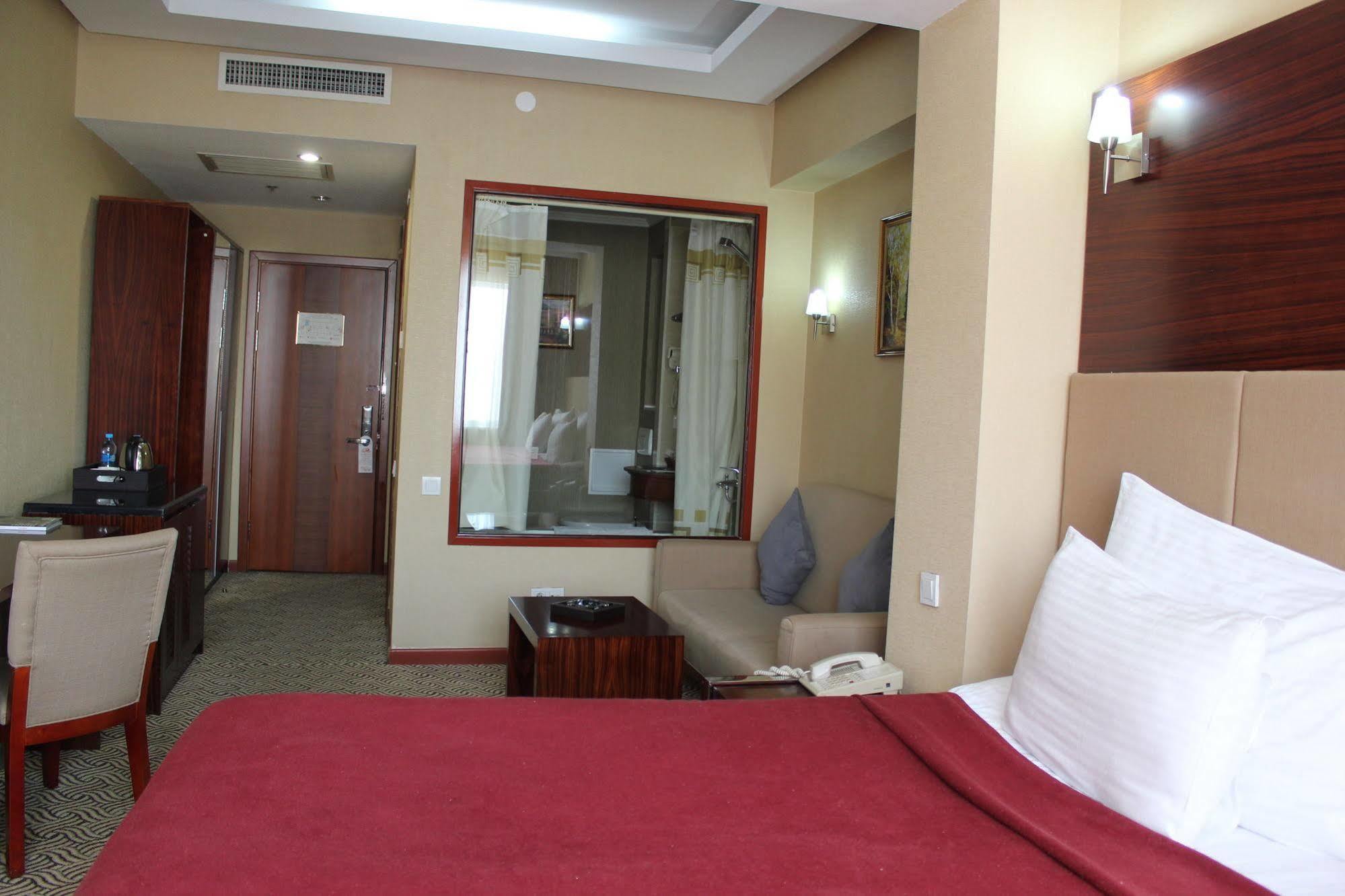 Regardal Hotel Alma-Ata Buitenkant foto